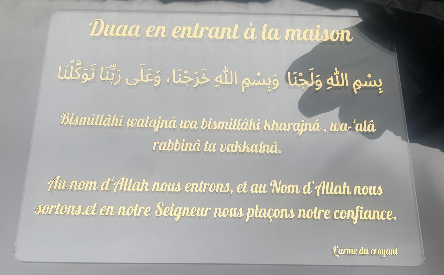 Plexiglass - Duaa en entrant à la maison